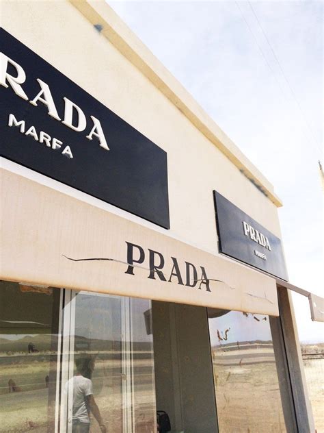 La storia di Prada Marfa .